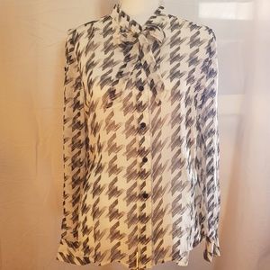blouse with a bow US 10